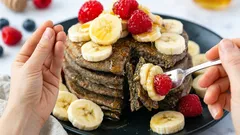 Glutenfreie Pancakes in 15 Minuten zubereiten: einfaches Rezept mit gesundem Mehl