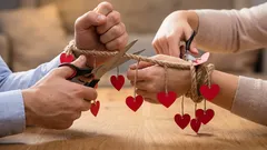 Krisen in Beziehungen: Weglaufen oder durchstehen? Ein Psychologe antwortet